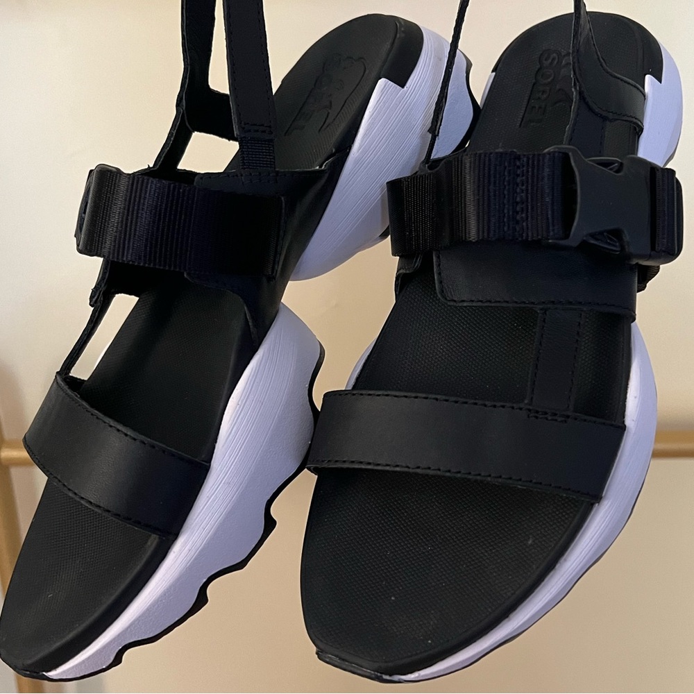 Sorel Kinetic Impact sandals, size 9, b/w, never worn! Comfy and stylish
